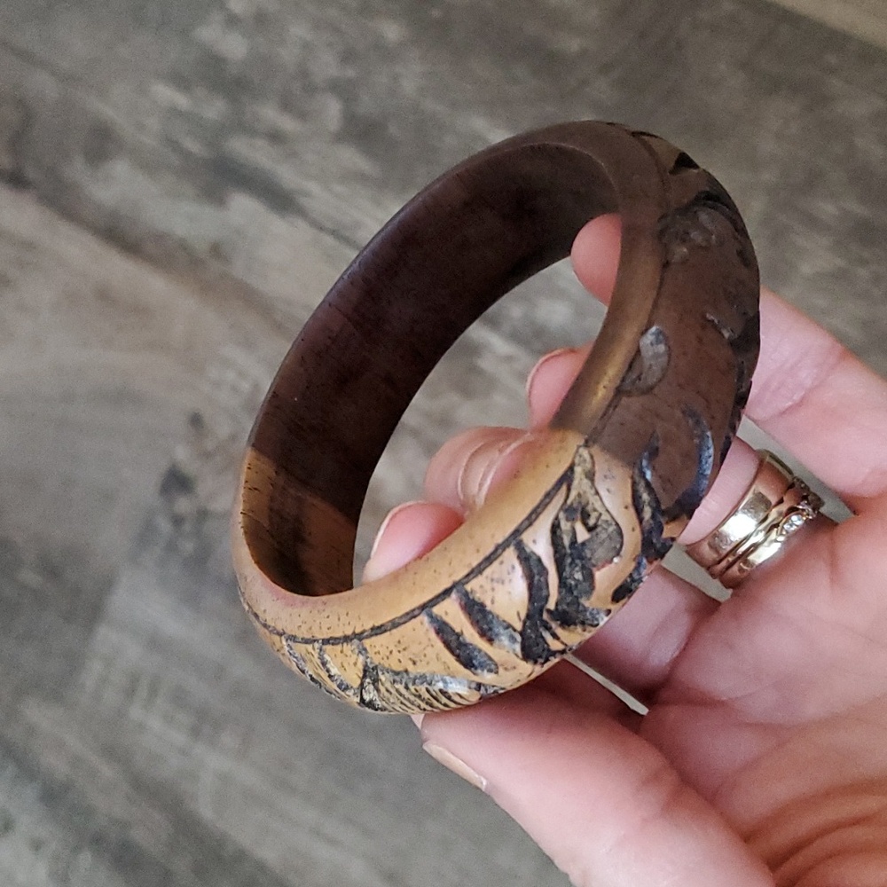🆕 Carved wooden bracelet
